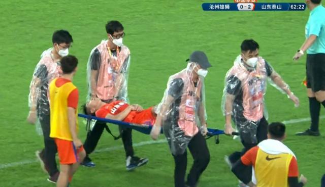 英超直播-金敬道遭踩踏离场被送往医院 徐亮:国脚都是宝啊