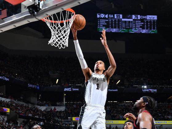 欧洲杯直播-8分40秒砍两双！文班亚马创NBA历史最快纪录